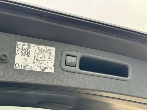 Used 2021 Toyota Highlander Limited image 44