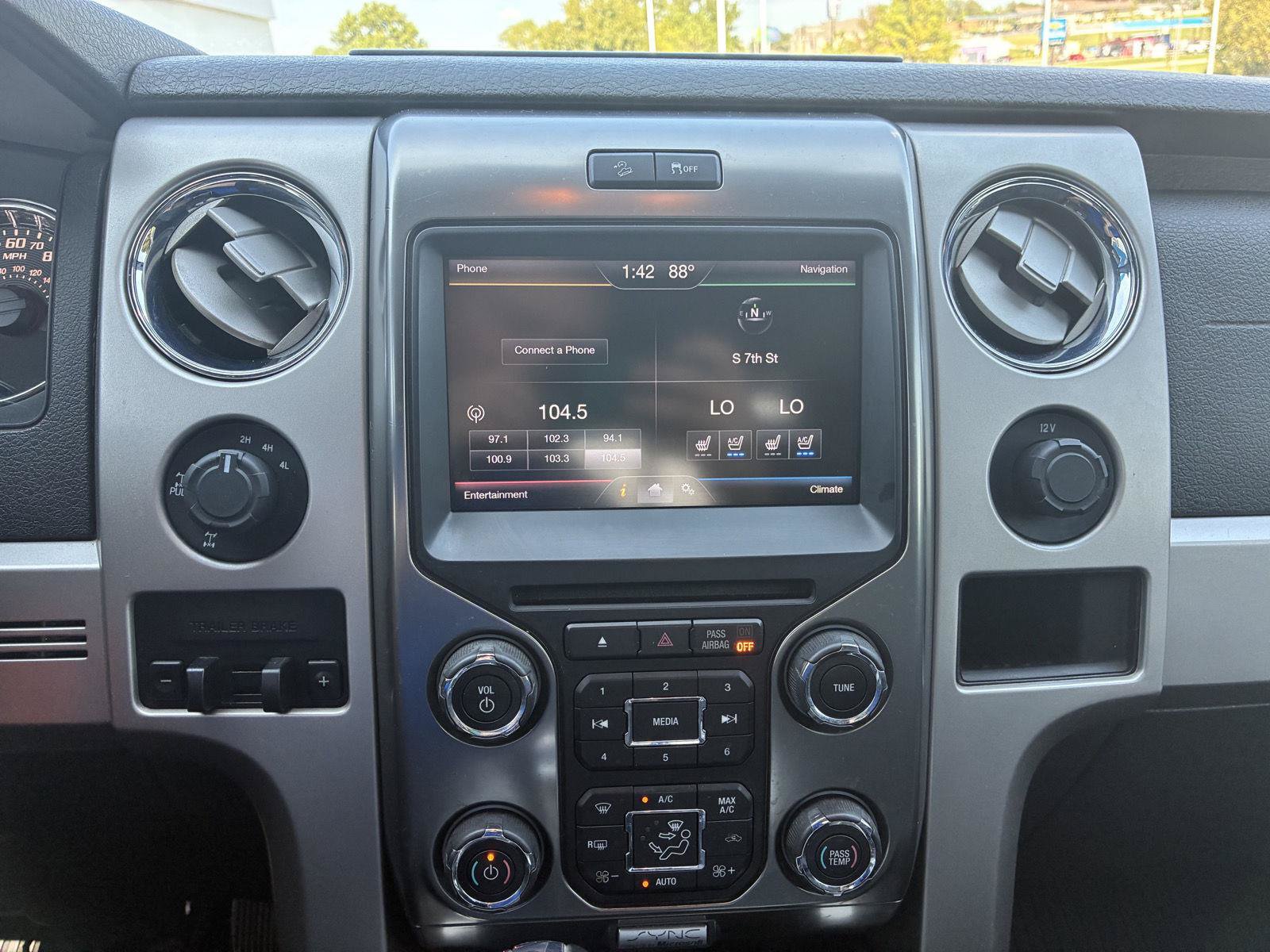 Used 2014 Ford F150 FX4 w/ Equipment Group 402A Luxury AWD/4WD image 16