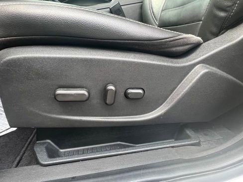 Used 2018 Ford Escape Titanium image 11