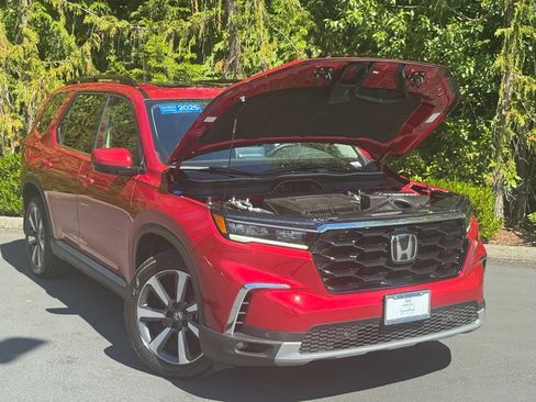 Certified 2025 Honda Pilot Touring image 44