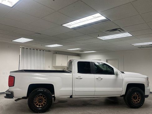 Used 2018 Chevrolet Silverado 1500 LT w/ All Star Edition image 4