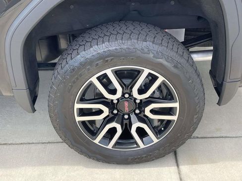 Used 2024 GMC Sierra 1500 AT4 w/ Technology Package AWD/4WD image 10
