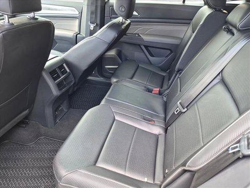Used 2022 Volkswagen Atlas Cross Sport SE FWD image 17