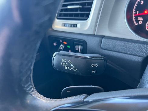 Used 2015 Volkswagen Golf S image 36