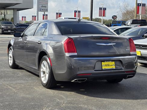 Used 2023 Chrysler 300 Touring image 6