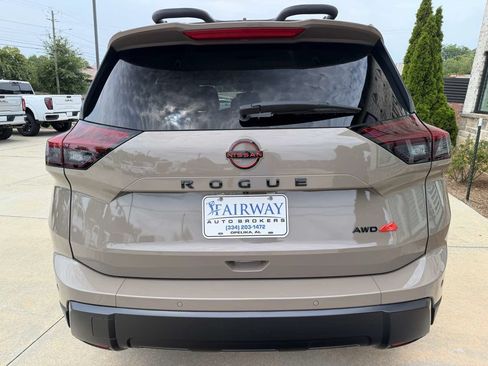 Used 2025 Nissan Rogue SV w/ Rock Creek Premium Package AWD/4WD image 8