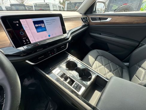 Used 2025 Volkswagen Atlas SE image 21