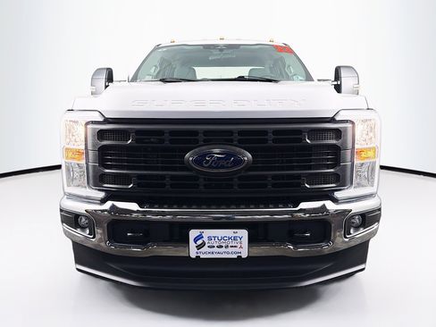 Used 2023 Ford F250 XL image 3