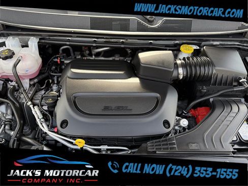 Used 2026 Chrysler Pacifica Limited FWD image 36