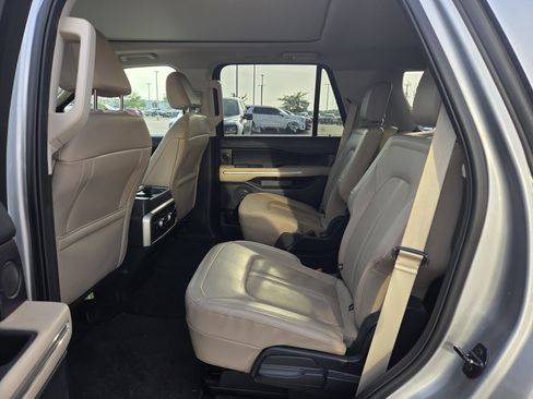 Used 2023 Ford Expedition Limited AWD/4WD image 8