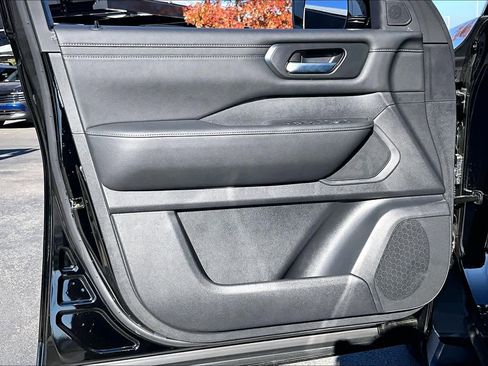 New 2025 Nissan Armada SV image 10