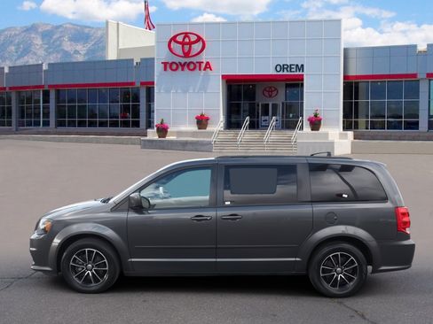 Used 2017 Dodge Grand Caravan GT image 6