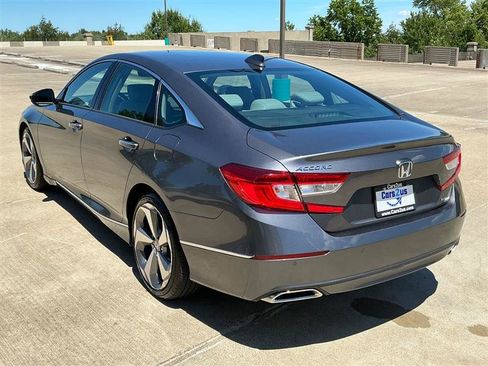 Used 2018 Honda Accord Touring image 4