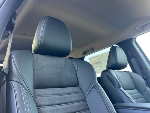 New 2025 Mitsubishi Outlander SE image 18