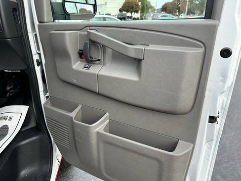 Used 2018 Chevrolet Express 2500 w/ Driver Convenience Package image 25