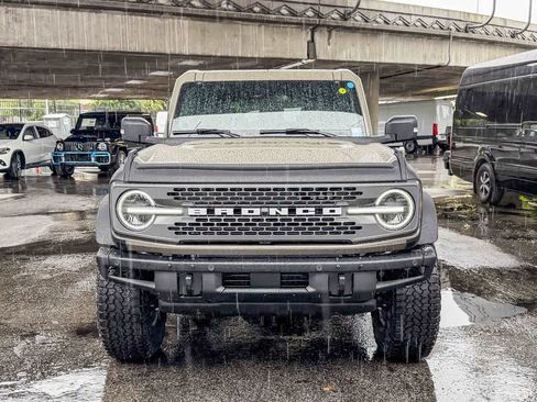 New 2025 Ford Bronco Badlands image 2