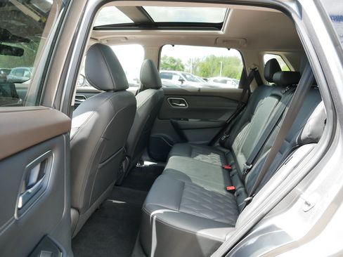 Certified 2023 Nissan Rogue Platinum w/ Platinum Premium Package AWD/4WD image 35