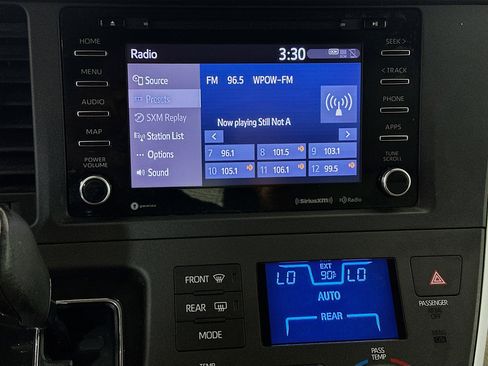 Used 2020 Toyota Sienna XLE FWD image 24