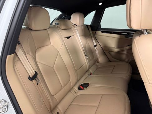 Certified 2026 Porsche Macan AWD/4WD image 18