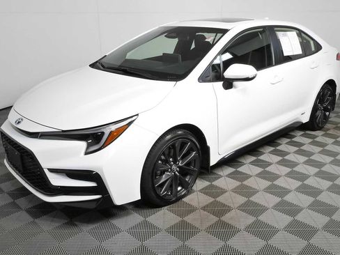 Used 2025 Toyota Corolla SE w/ SE Premium Package AWD/4WD image 27