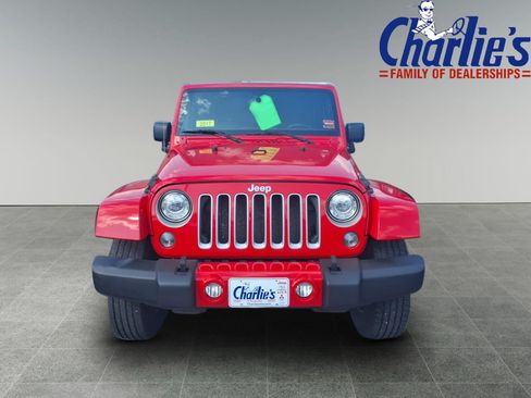 Used 2017 Jeep Wrangler Sahara w/ Dual Top Group AWD/4WD image 2