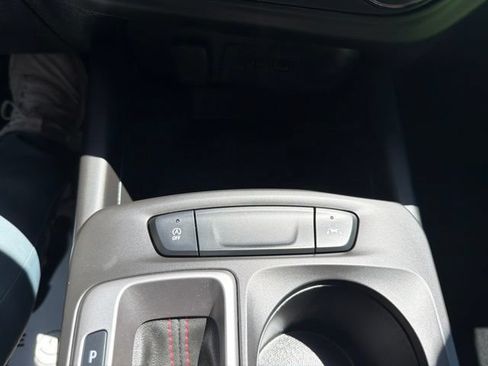 Certified 2024 Chevrolet Trax RS FWD image 28