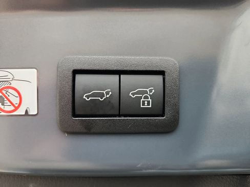 Certified 2025 Toyota Prius XSE Premium image 30