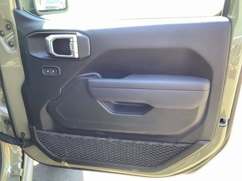 New 2025 Jeep Wrangler Rubicon w/ XTREMEE 35" Tire Package image 37