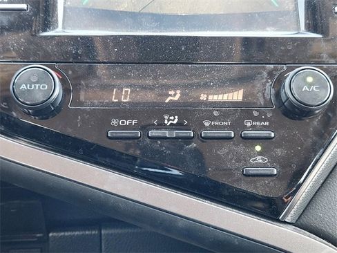 Used 2019 Toyota Camry SE image 15