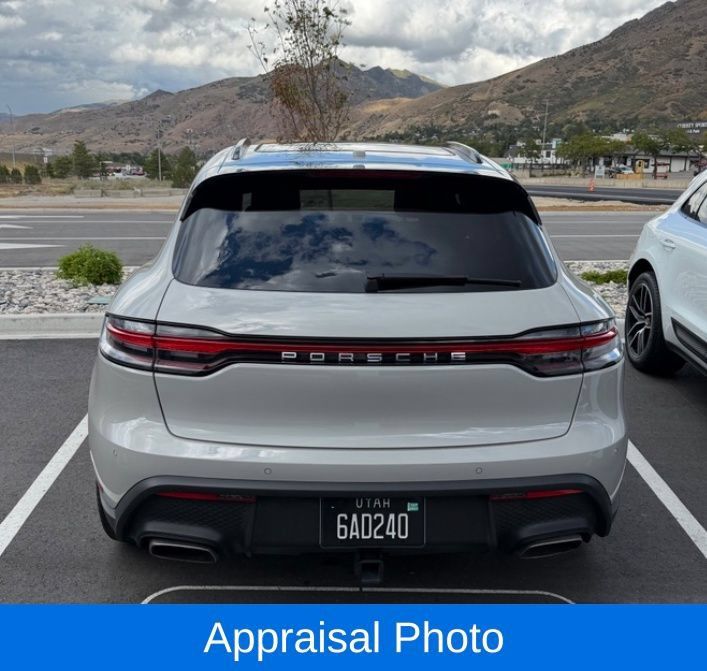 Certified 2024 Porsche Macan AWD/4WD image 4