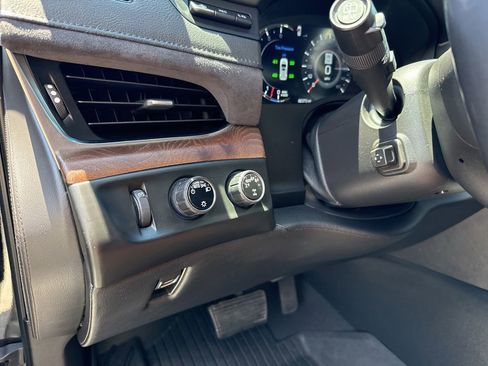 Used 2019 Cadillac Escalade Premium Luxury AWD/4WD image 20