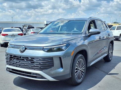 New 2025 Volkswagen Tiguan S w/ 18" Wheel Package image 3