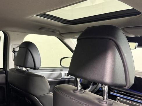 Used 2025 Hyundai Santa Fe Limited FWD image 32