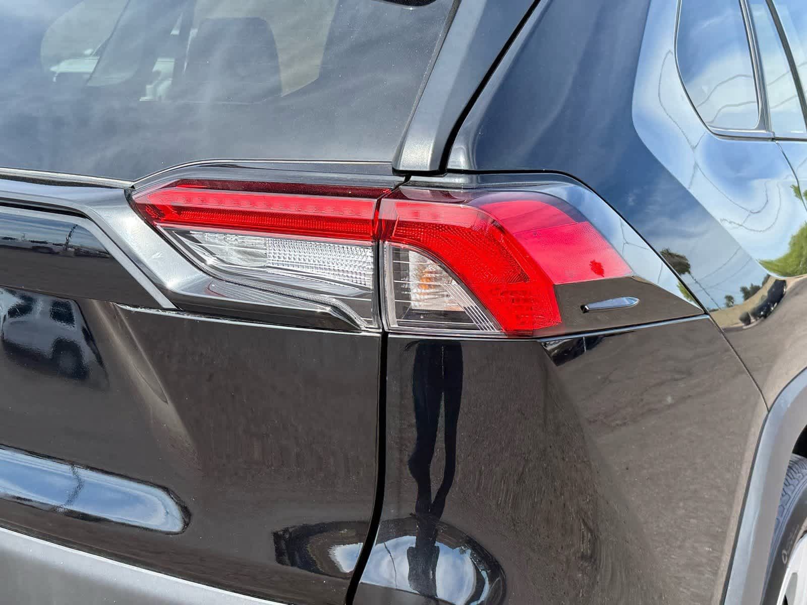 Used 2025 Toyota RAV4 LE AWD/4WD image 21