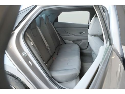 Used 2025 Hyundai Elantra SE FWD image 11