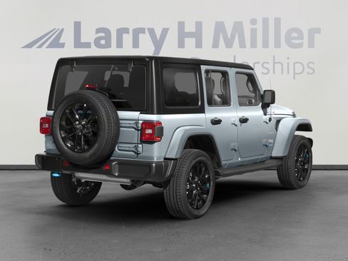 Used 2023 Jeep Wrangler Unlimited Sahara image 2