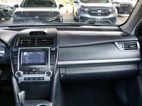 Used 2014 Toyota Camry SE w/ Moonroof Package FWD image 27