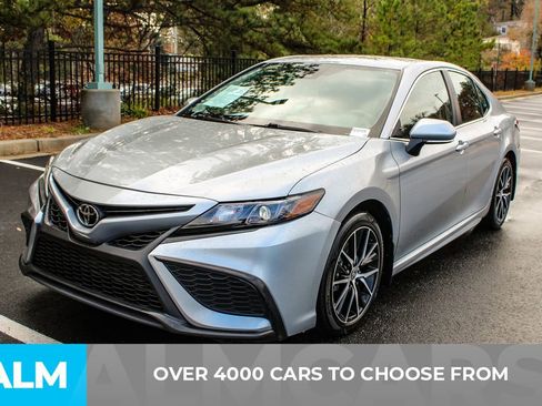 Used 2023 Toyota Camry SE image 3