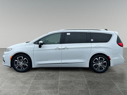 New 2026 Chrysler Pacifica Pinnacle image 2