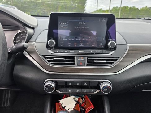 Used 2024 Nissan Altima 2.5 SV AWD/4WD image 25