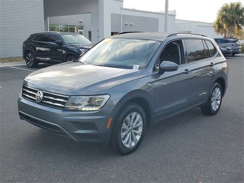 Used 2020 Volkswagen Tiguan S image 2