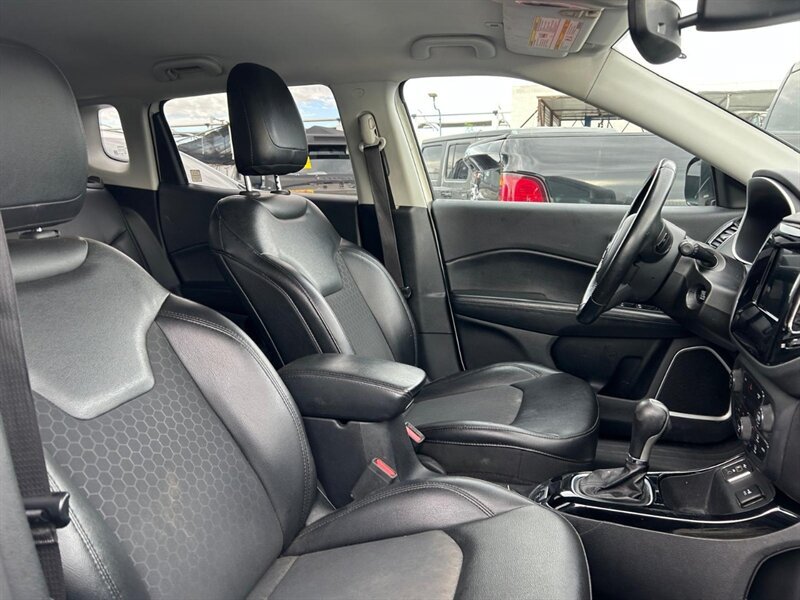 Used 2019 Jeep Compass Latitude FWD image 11