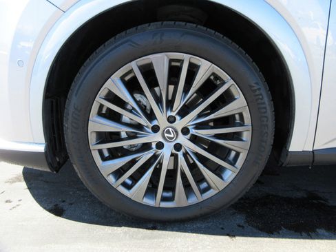 Used 2025 Lexus RX 350 350 Luxury w/ Convenience Package image 17