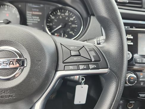 Used 2017 Nissan Rogue S AWD/4WD image 31