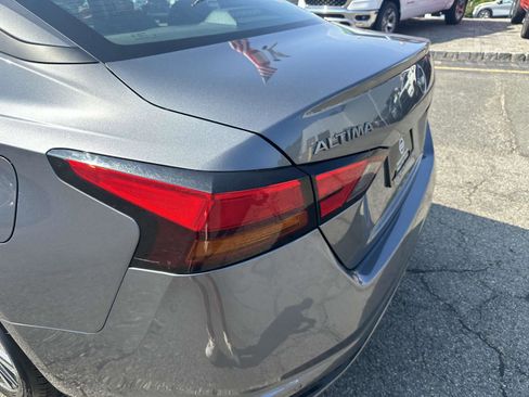 Used 2024 Nissan Altima 2.5 SV image 9