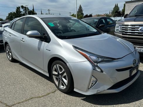 Used 2016 Toyota Prius Three Touring FWD image 3