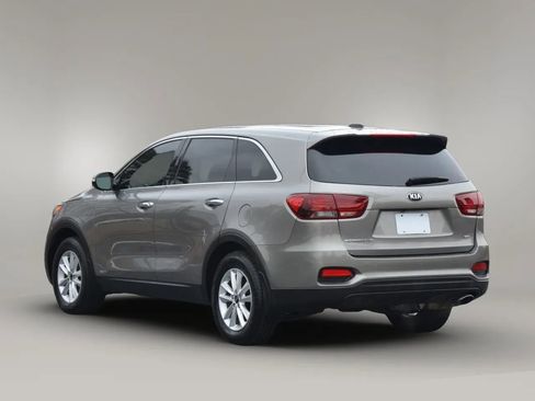 Used 2019 Kia Sorento LX image 54