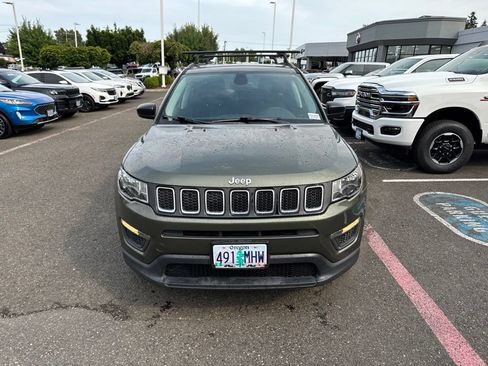 Used 2018 Jeep Compass Sport AWD/4WD image 2