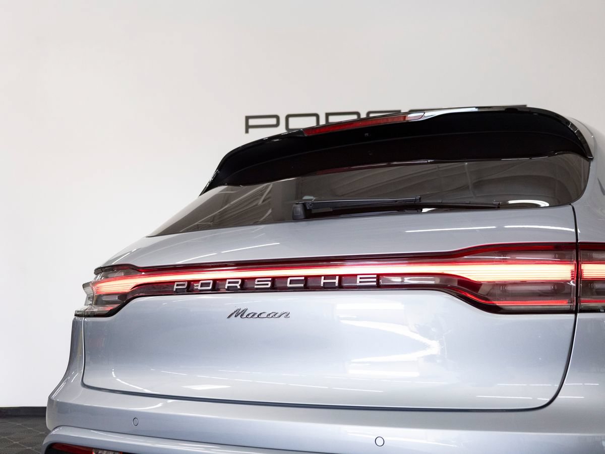 Certified 2024 Porsche Macan AWD/4WD image 14
