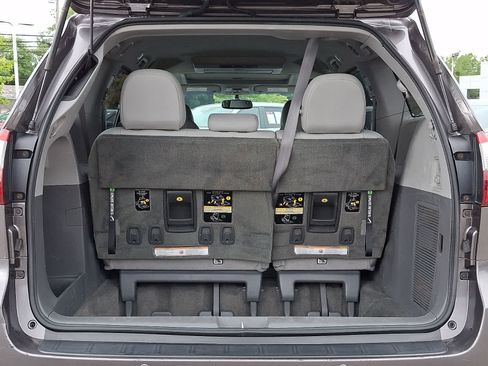 Used 2016 Toyota Sienna XLE Premium AWD/4WD image 33